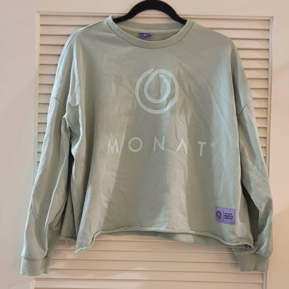 Monat- Seafoam Green Long-Sleeve Pullover Cropped Sweater With Raw Hem